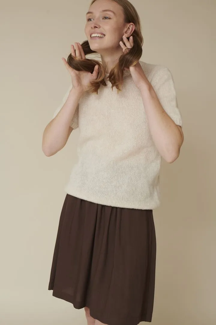 basic-apparel-marnie-tee-t-shirt-caroline-rose-mel-wolle image 1