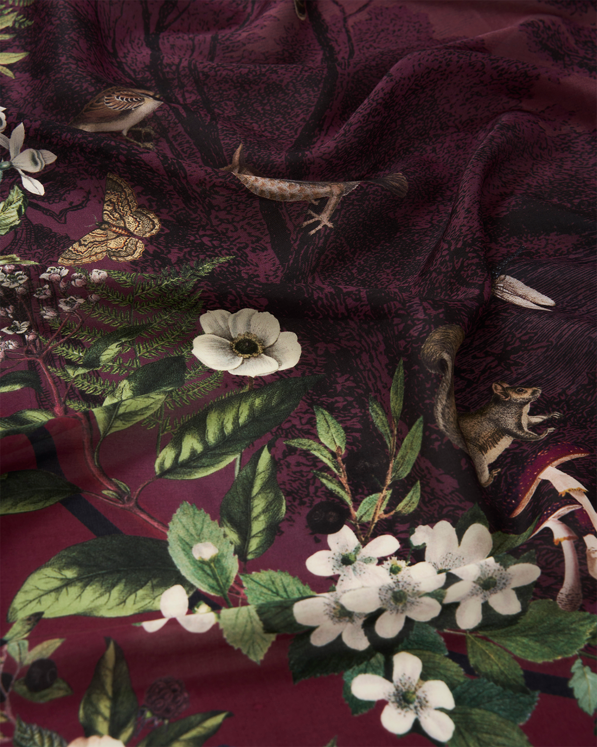 fable-england-orla-narrative-medium-square-tuch-burgundy image 4