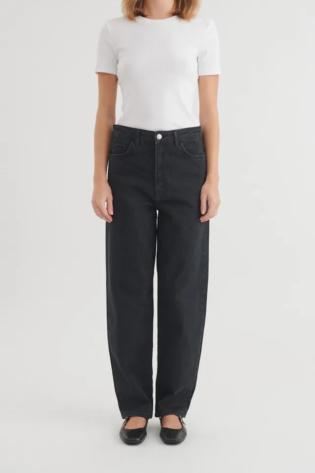 basic-apparel-ea-black-jeans-barrel-jeans-schwarz-bio-baumwolle image 1