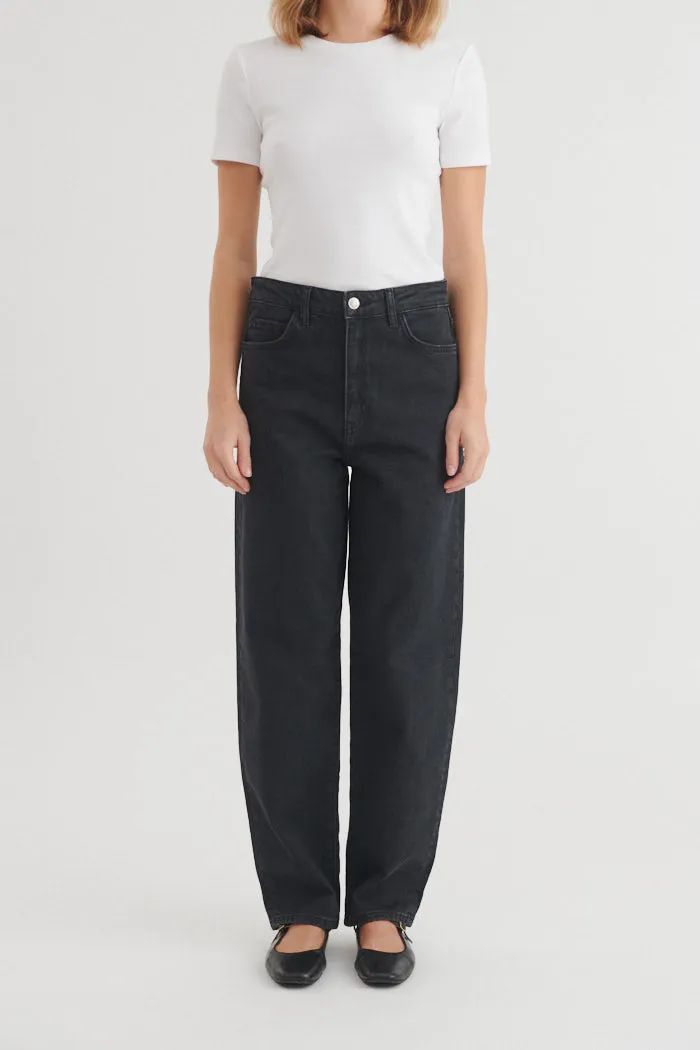 basic-apparel-ea-black-jeans-barrel-jeans-schwarz-bio-baumwolle image 1