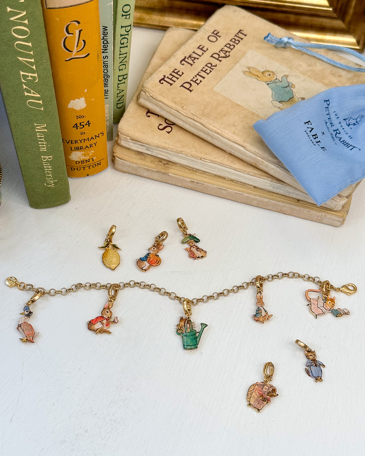 fable-england-peter-rabbit-mrs-tiggy-winkle-charm-gold image 5
