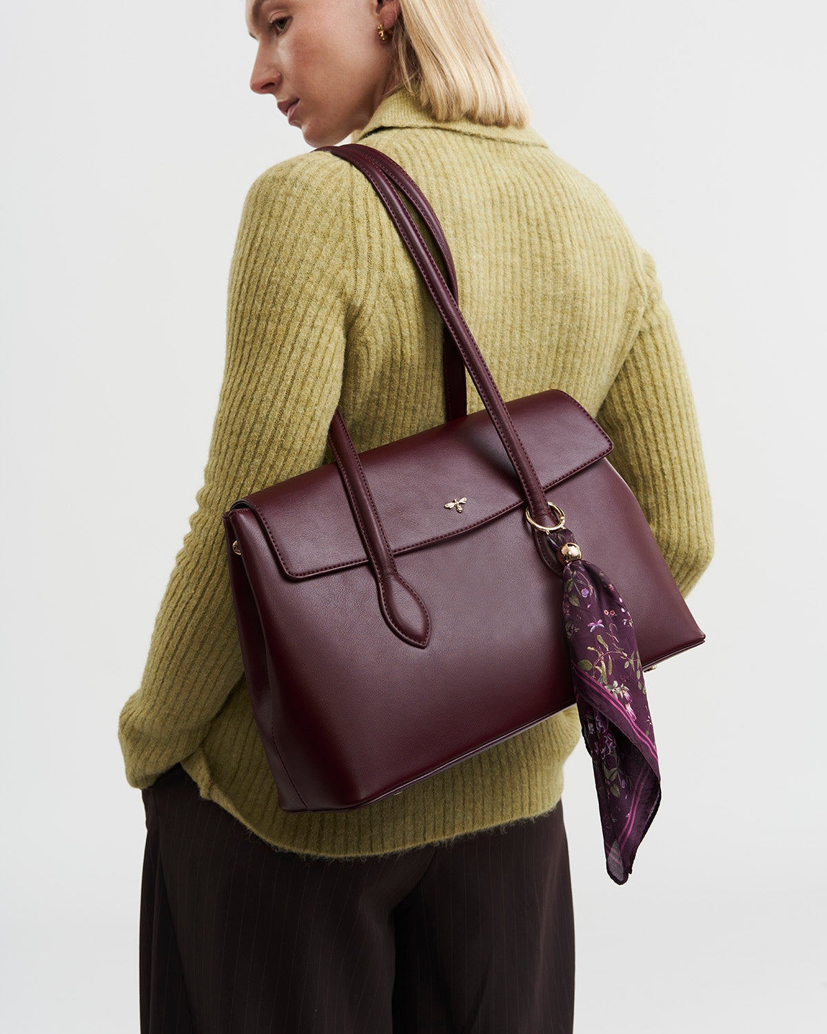 fable-england-romilly-schultertasche-burgundy-laptop-13-nasz image 2