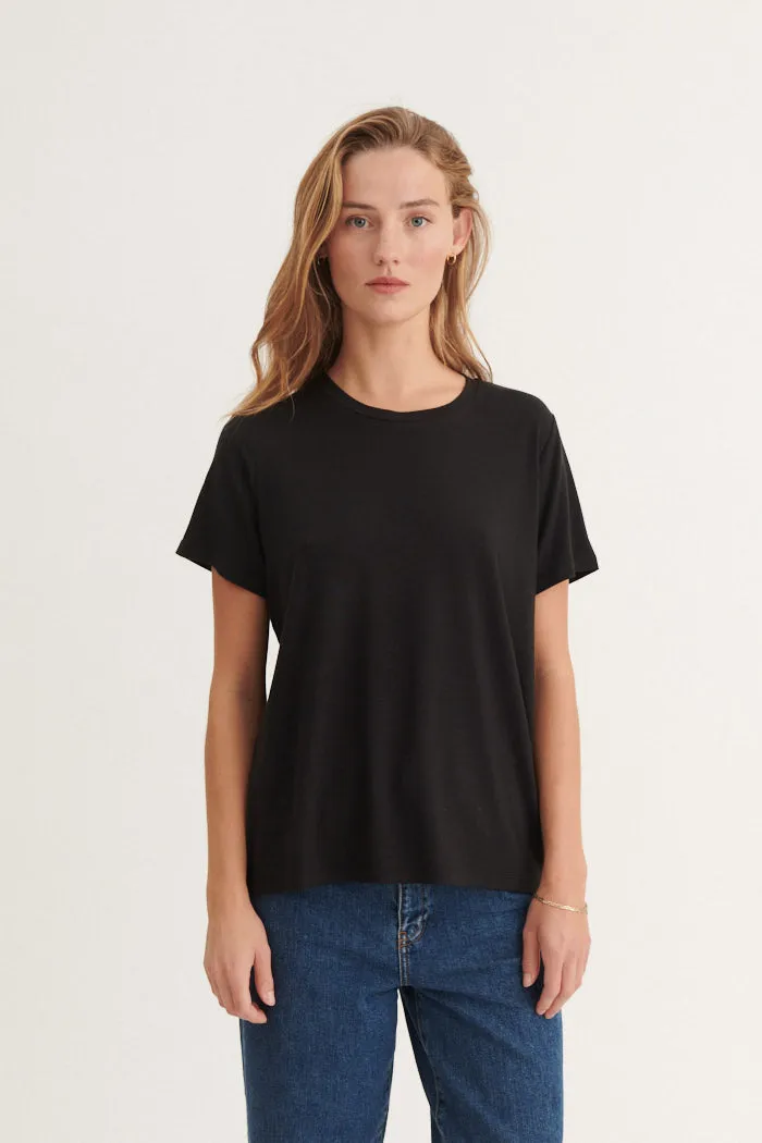 basic-apparel-joline-jolanda-tee-t-shirt-schwarz-tencel image 1