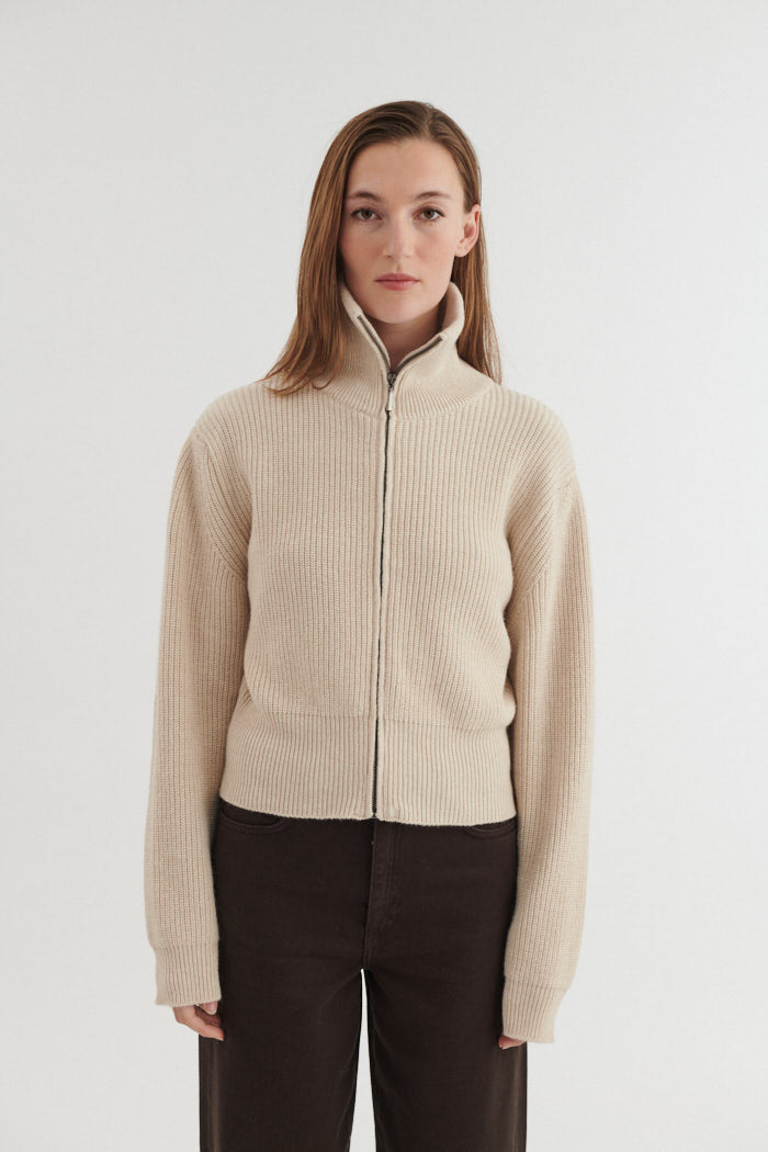 basic-apparel-cady-strickjacke-beige-wollmix-rei-verschluss image 1