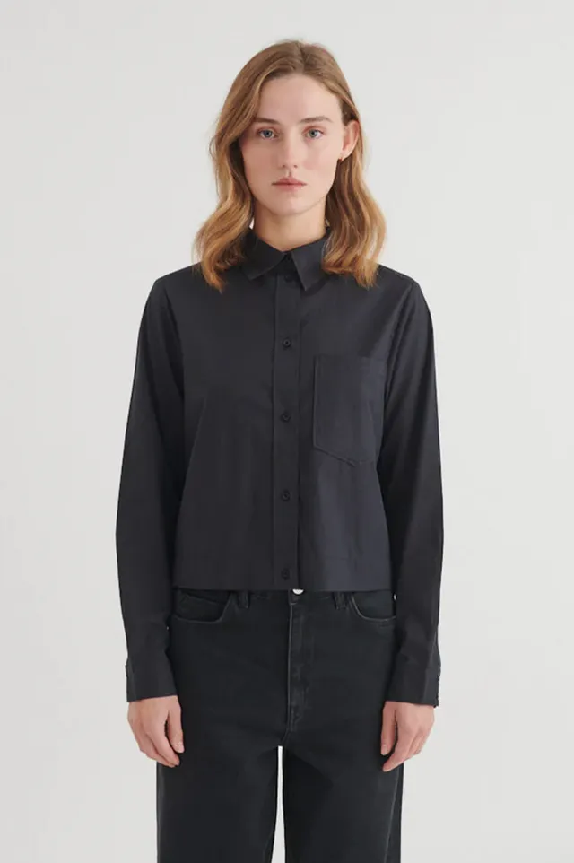 basic-apparel-silje-cropped-shirt-damen-schwarz-bio-baumwolle image 1