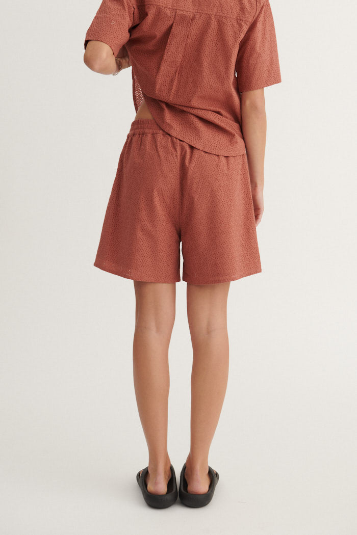 basic-apparel-lotus-shorts-cedar-wood-bio-baumwolle image 3