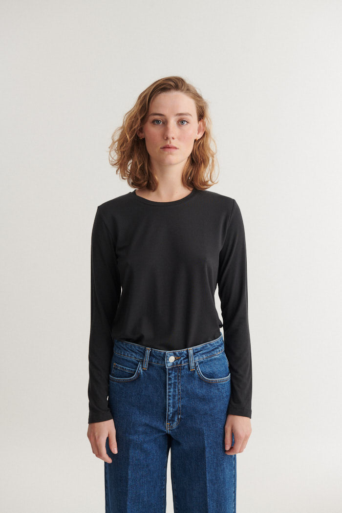 basic-apparel-jolanda-ls-tee-langarmshirt-black-tencel image 1