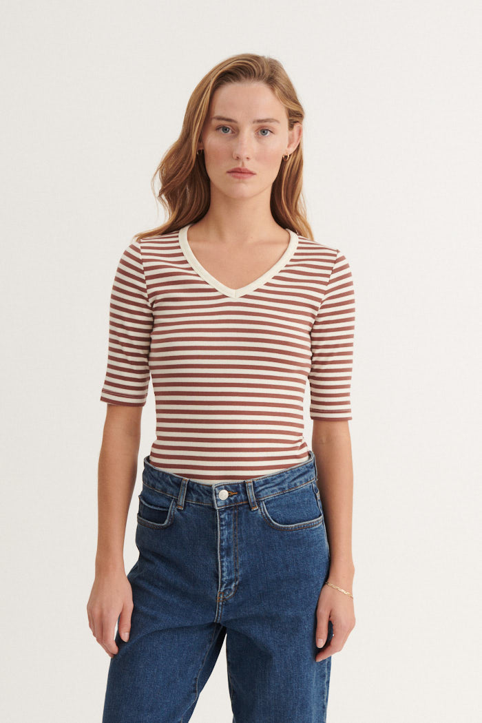 basic-apparel-ludmilla-ba146-03-t-shirt-v-ausschnitt-bio image 1