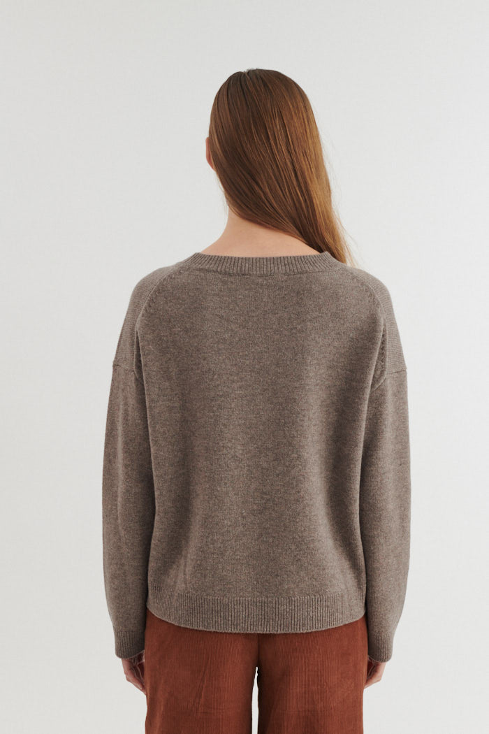 basic-apparel-liz-o-neck-pullover-portobella-merino image 4