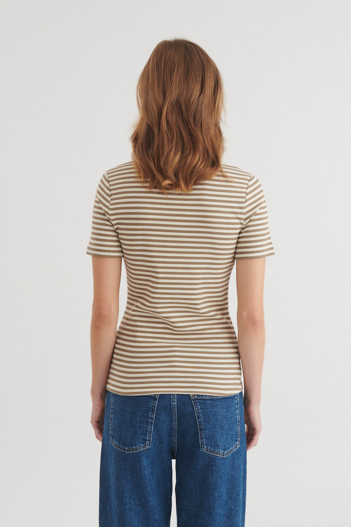 basic-apparel-ludmilla-o-neck-t-shirt-covert-garden-birch-bio image 4