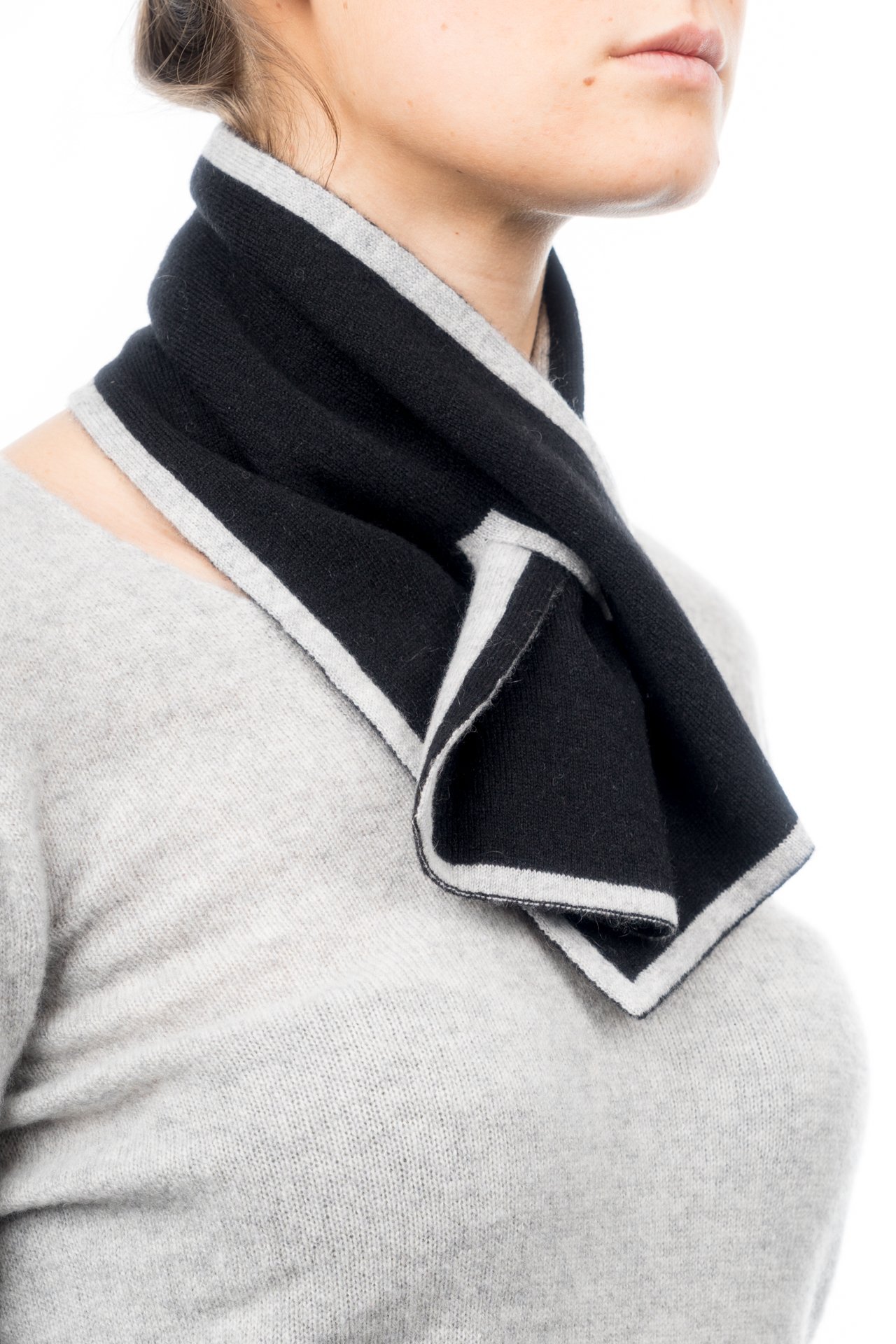 dalle-piane-cashmere-scarf-halsw-rmer-100-kaschmir-himmel-creme image 3