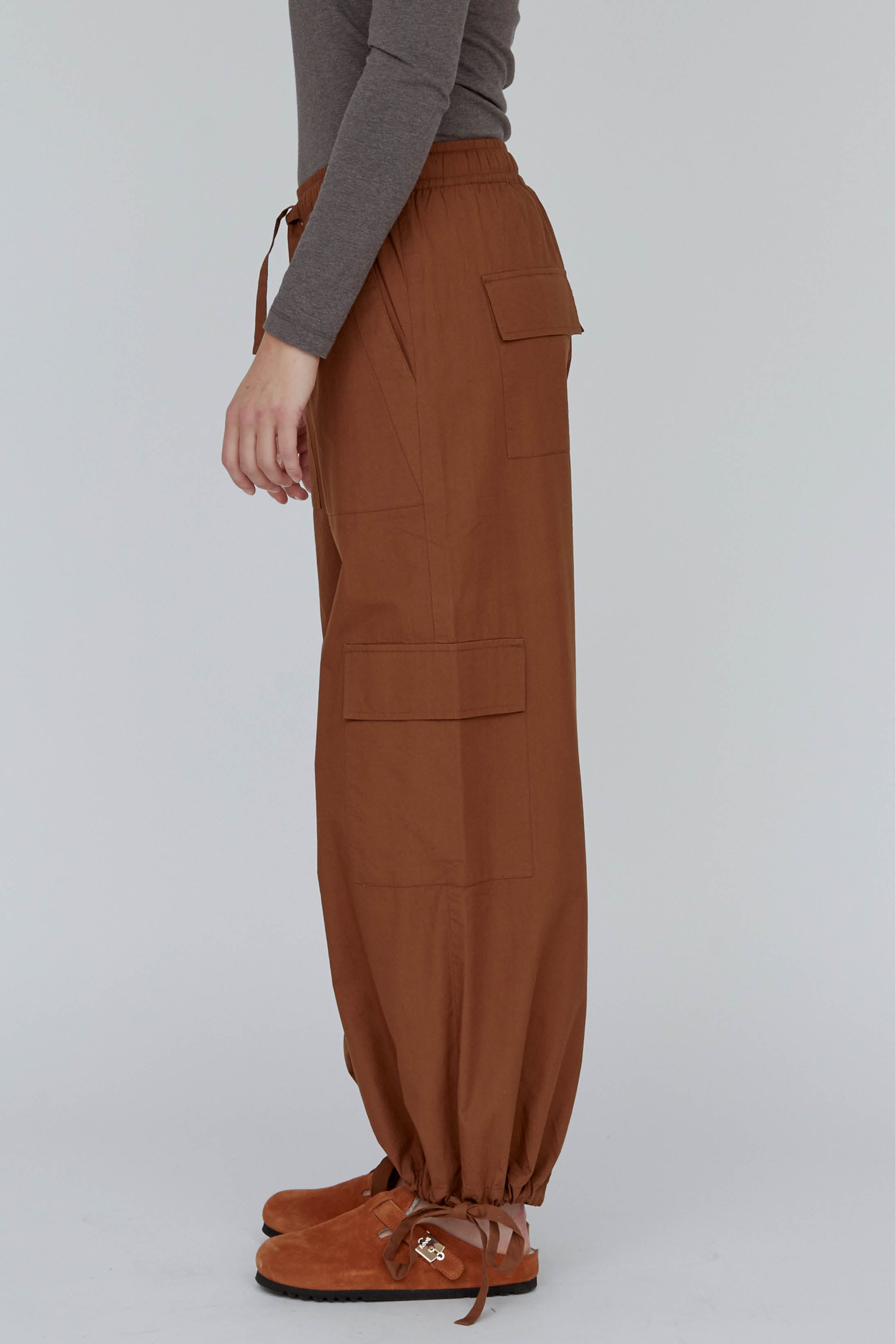 basic-apparel-tilde-cargo-pants-cargohose-braun-bio-baumwolle image 2