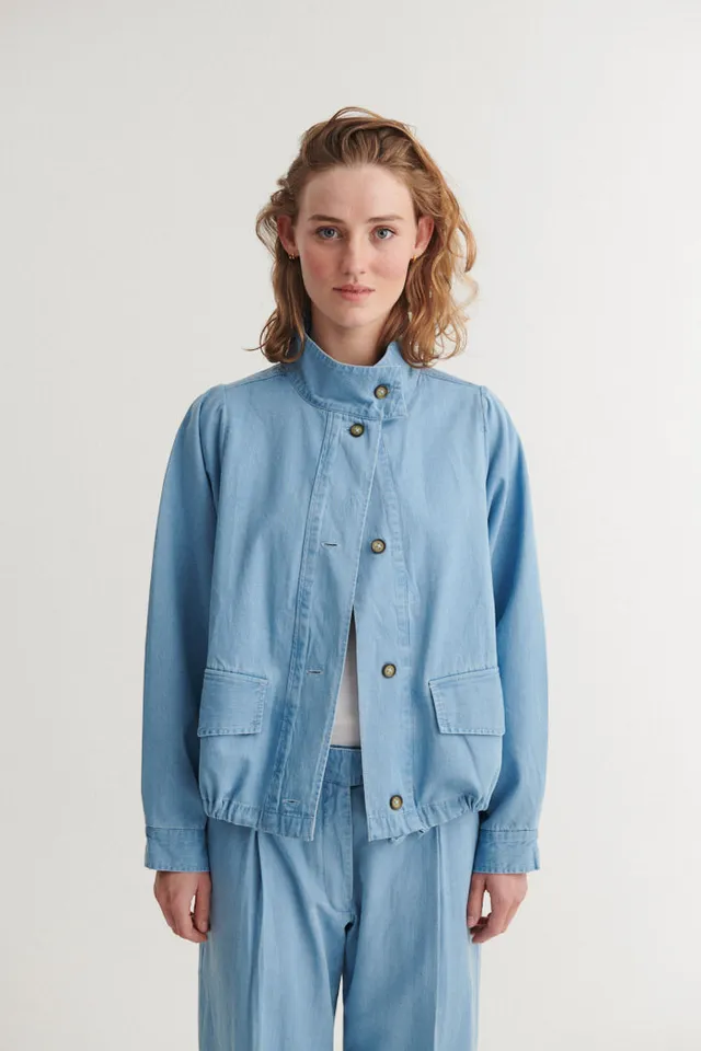 basic-apparel-cody-jacket-jeansjacke-light-wash-bio-baumwolle image 1