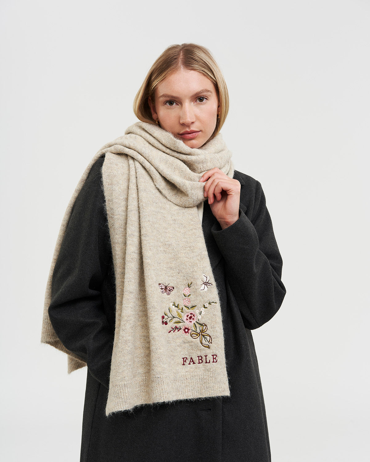 fable-england-eve-floral-strickschal-oat-marl-beige image 2