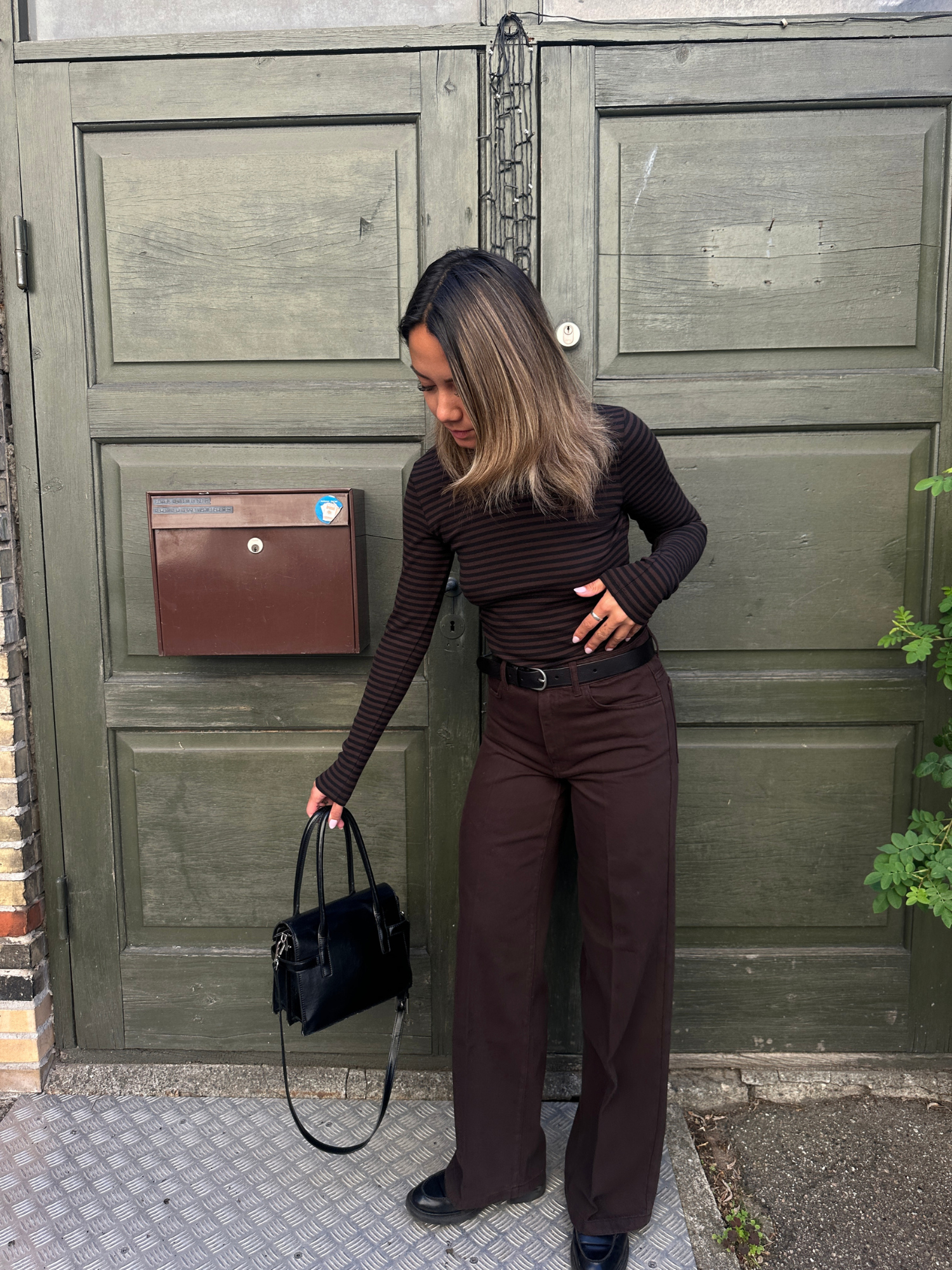 basic-apparel-enya-brown-jeans-wide-leg-chocolate-bio-denim image 2