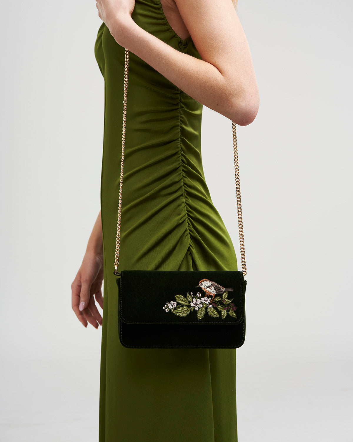 fable-england-sophia-wren-abendtasche-samt-gr-n-stickerei image 2