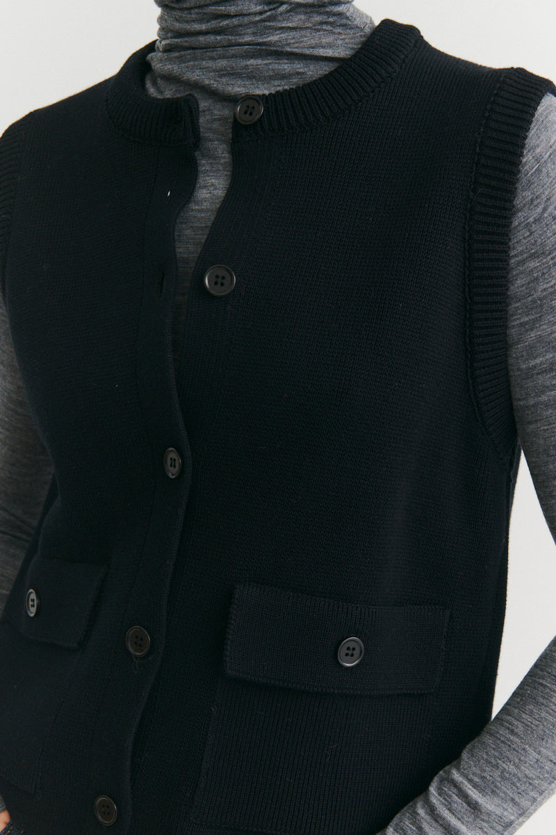 basic-apparel-sisa-vest-strickweste-black-bio-baumwolle-knopf image 4