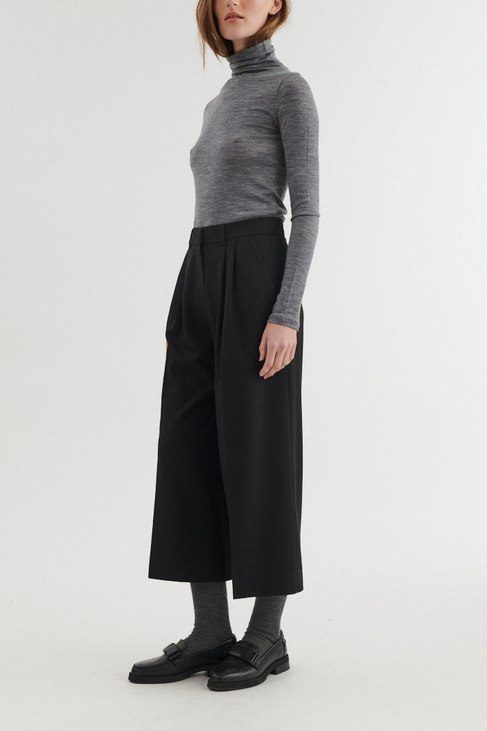 basic-apparel-marjo-cropped-hose-black-recyceltes-polyester image 3