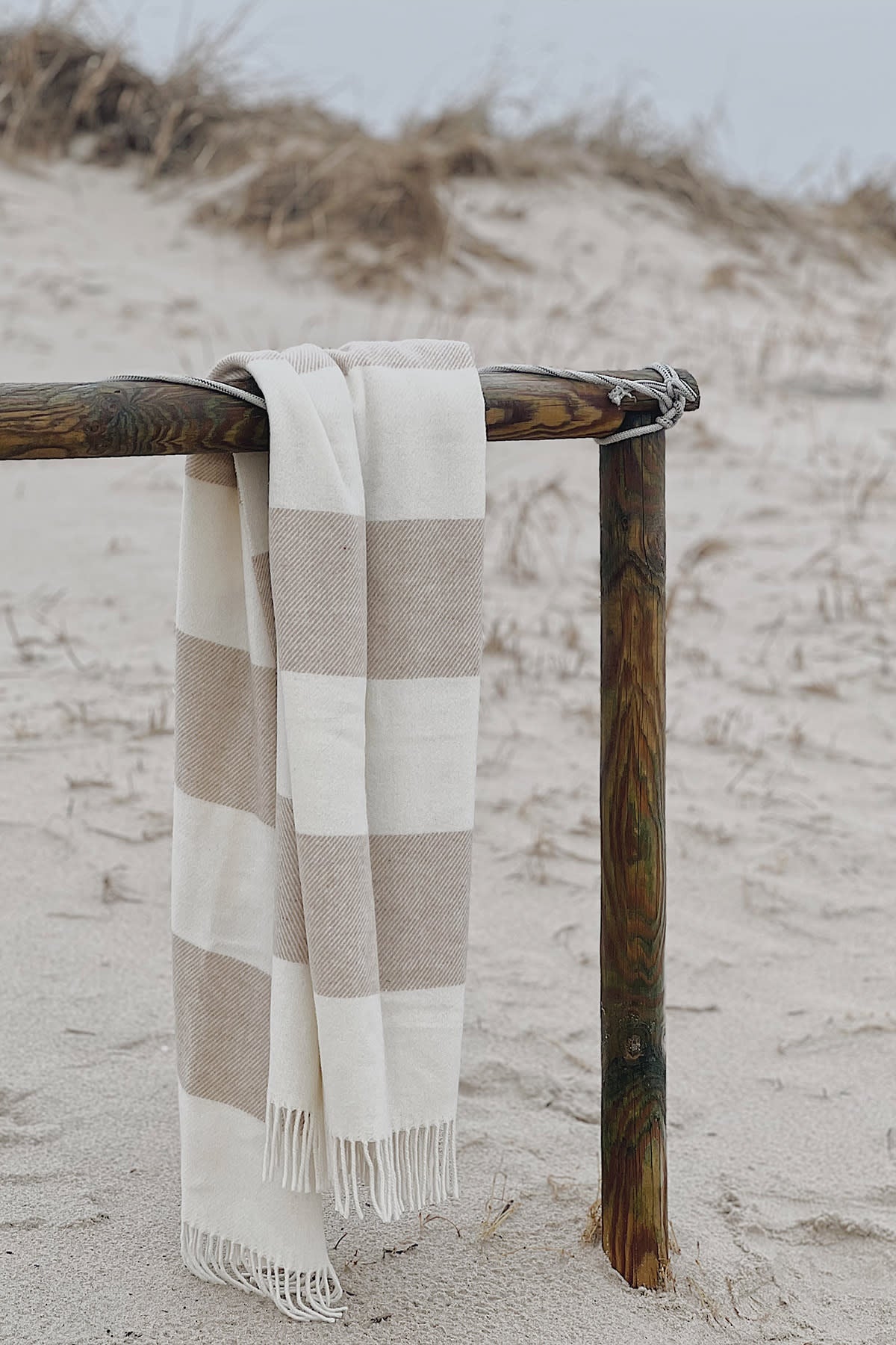 care-by-me-karla-throw-wolldecke-130x180-grau-gestreift image 1