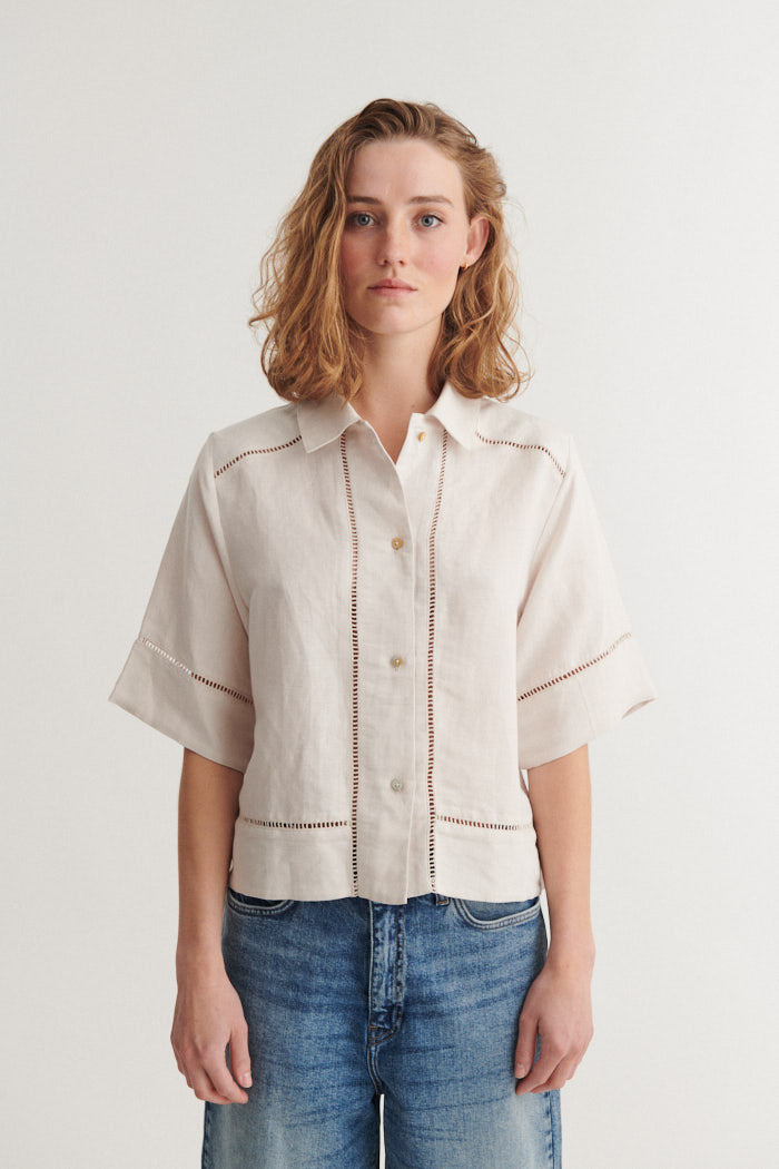 basic-apparel-arina-ss-shirt-ba433-01-kurzarmbluse-moonbeam-leinen image 1