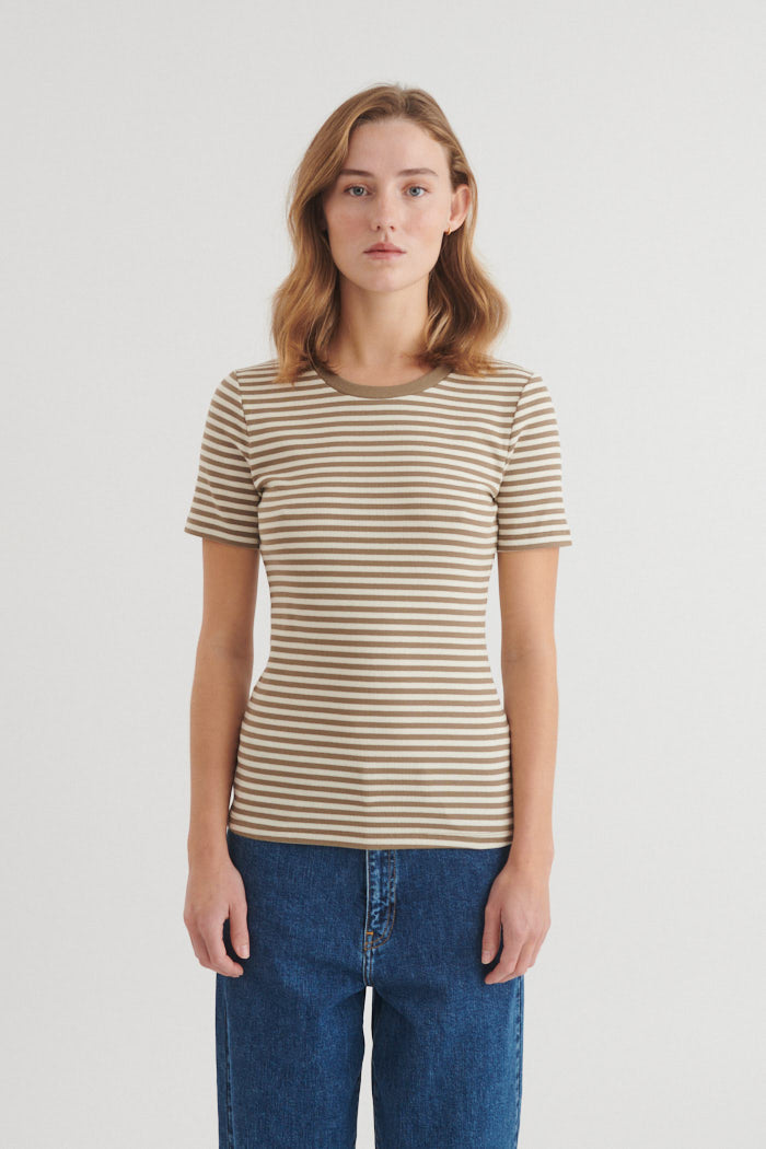 basic-apparel-ludmilla-o-neck-t-shirt-covert-garden-birch-bio image 1