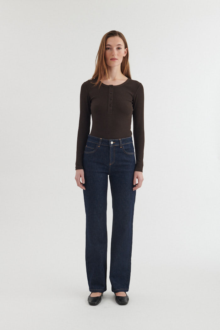 basic-apparel-ludmilla-granddad-langarmshirt-braun-bio image 4