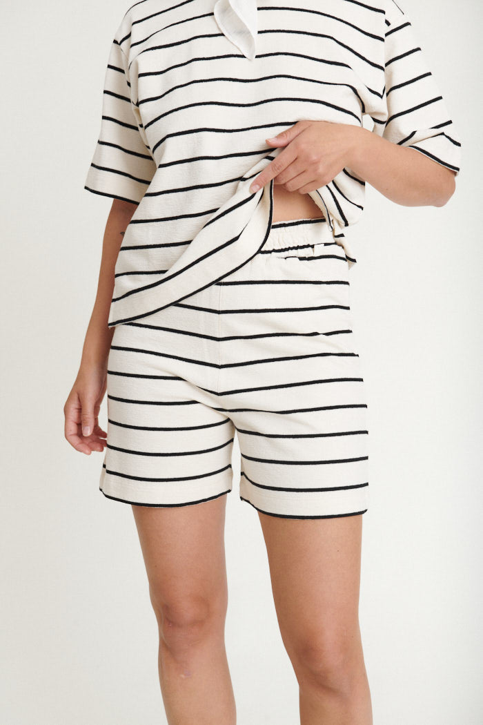 basic-apparel-anneli-shorts-birch-black-bio image 1