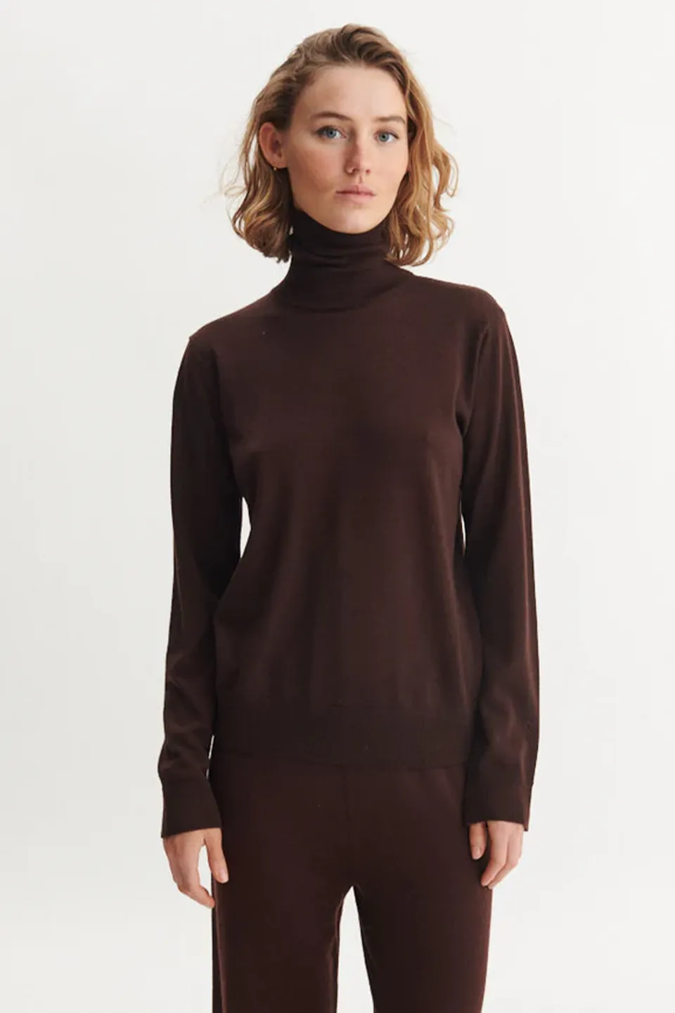 basic-apparel-vera-roll-neck-pullover-chocolate-torte-merino image 1
