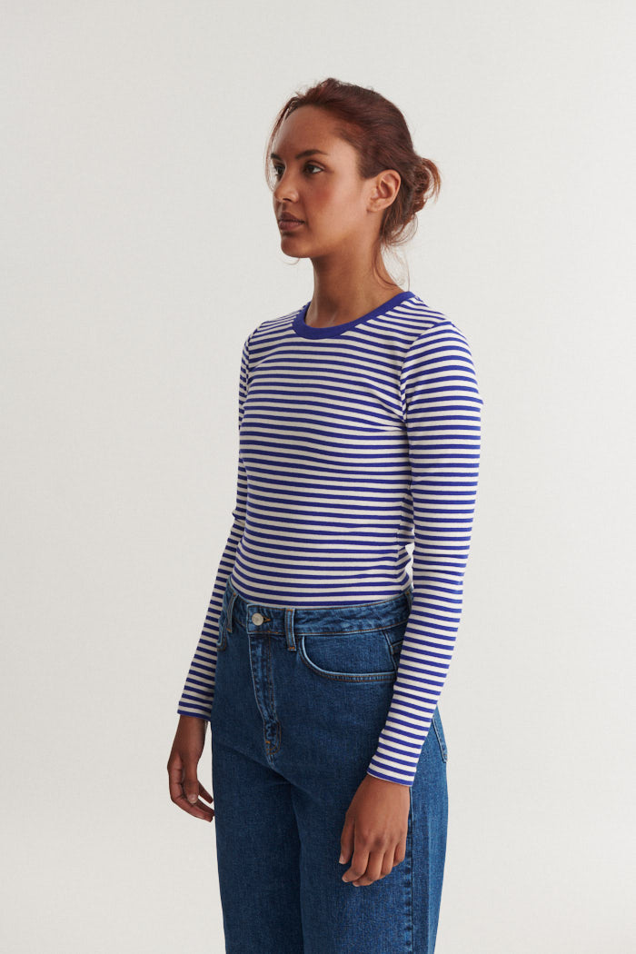 basic-apparel-ludmilla-ls-tee-langarmshirt-blau-bio-baumwolle image 2