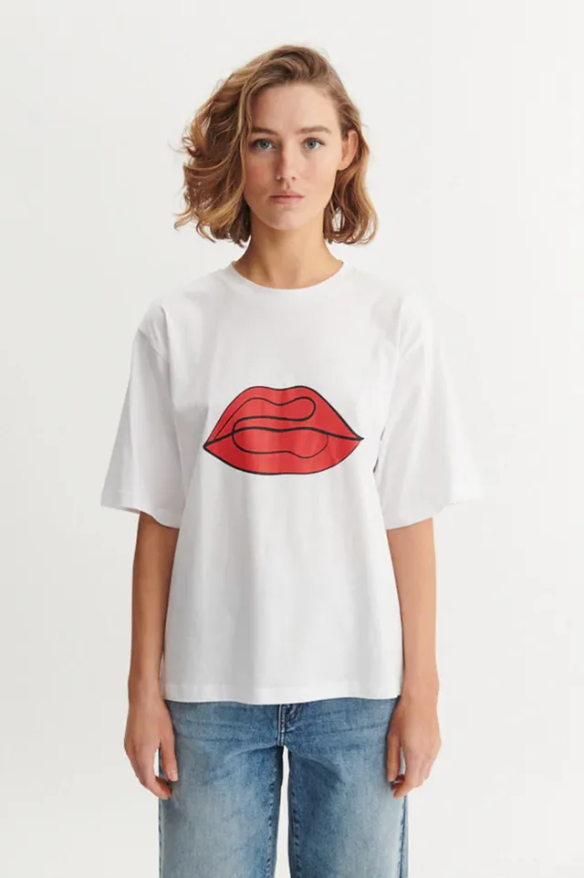 basic-apparel-raja-tee-t-shirt-bright-white-red-lip-bio image 1