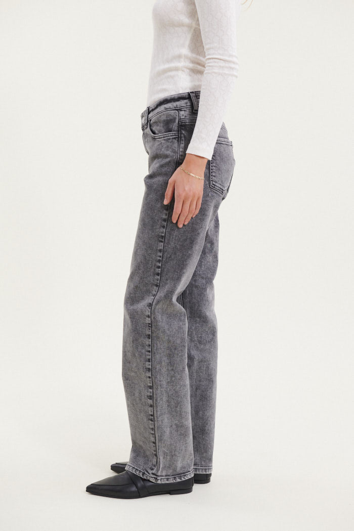 basic-apparel-elisa-jeans-damen-grau-bio-baumwolle image 4