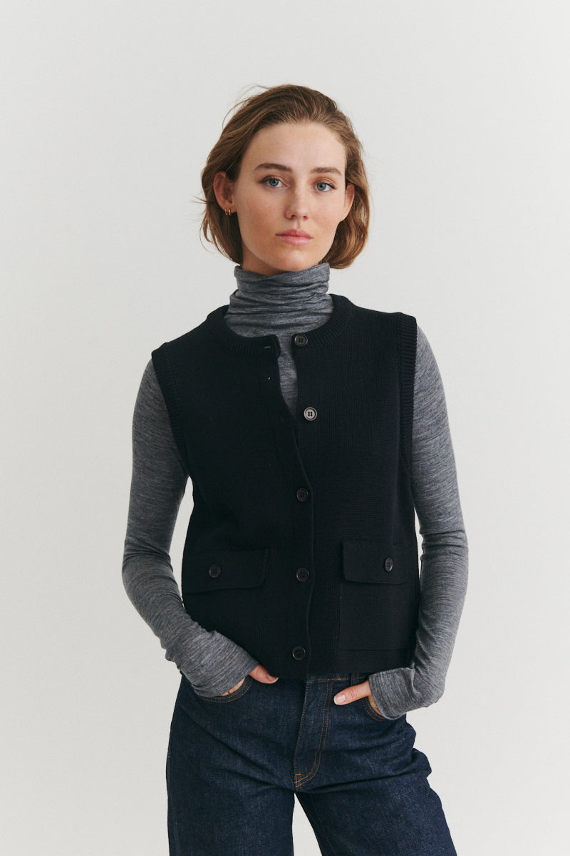 basic-apparel-sisa-vest-strickweste-black-bio-baumwolle-knopf image 1