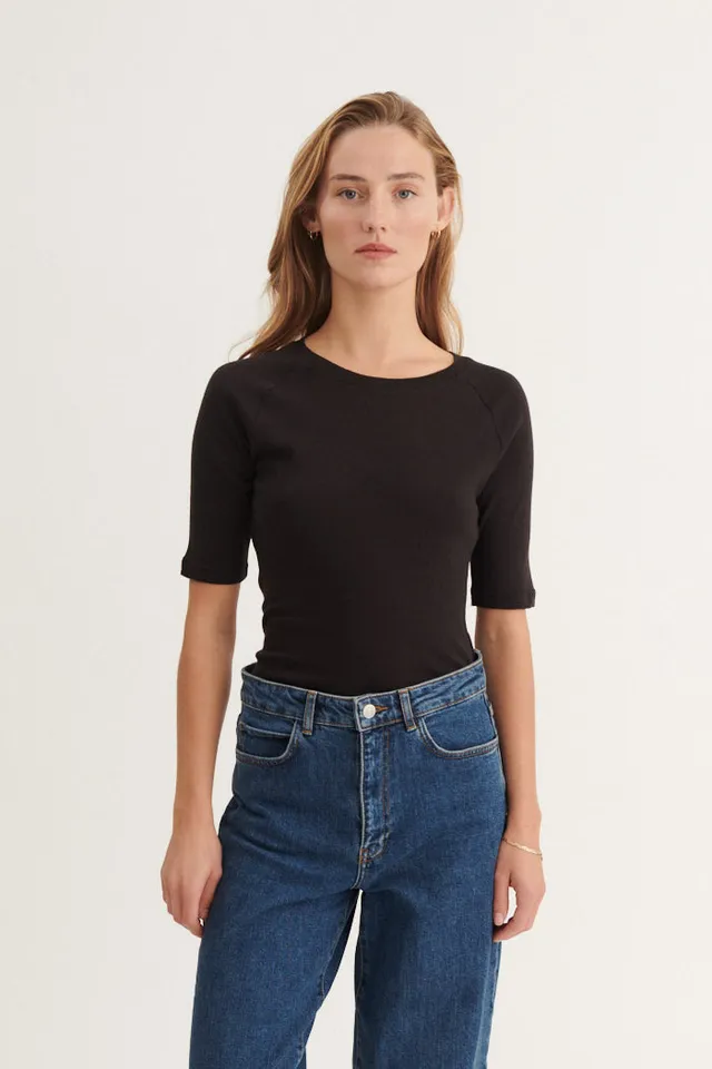 basic-apparel-arense-tee-black-bio-baumwolle-shirt image 1