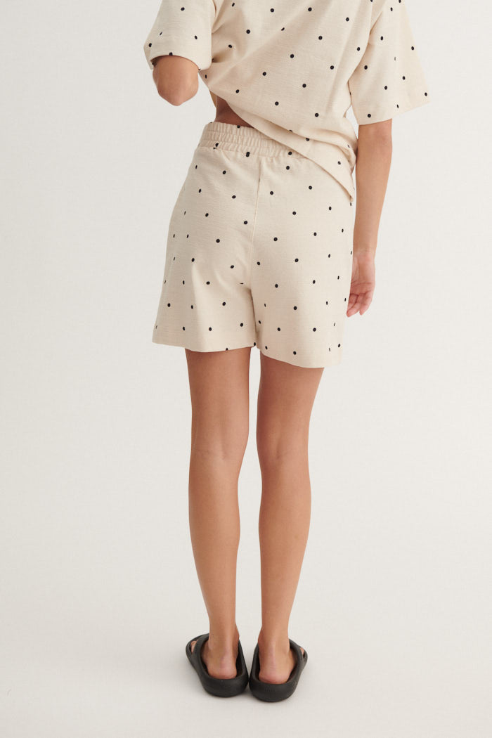 basic-apparel-anneli-shorts-birch-black-bio-baumwolle image 2