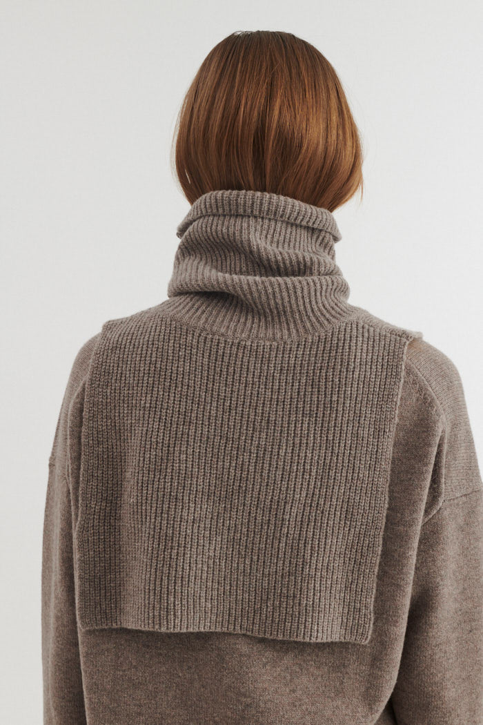 basic-apparel-liz-neck-warmer-merinowolle-braun image 3