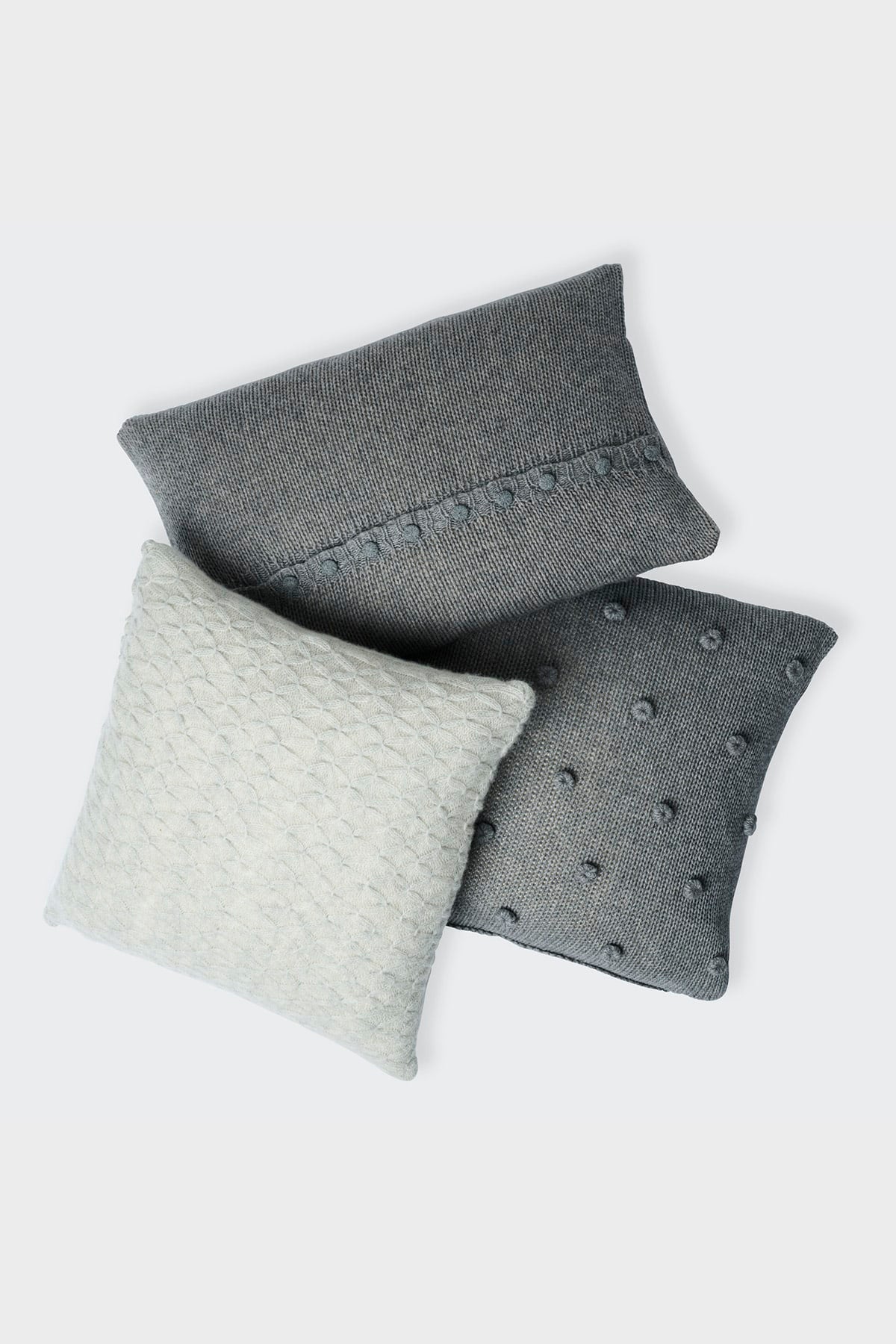 care-by-me-agnes-kissen-50x50-light-grey-cashmere-seide image 7