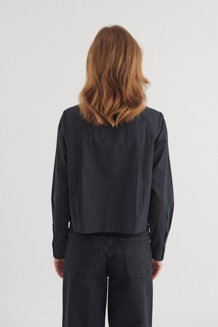 basic-apparel-silje-cropped-shirt-damen-schwarz-bio-baumwolle image 3