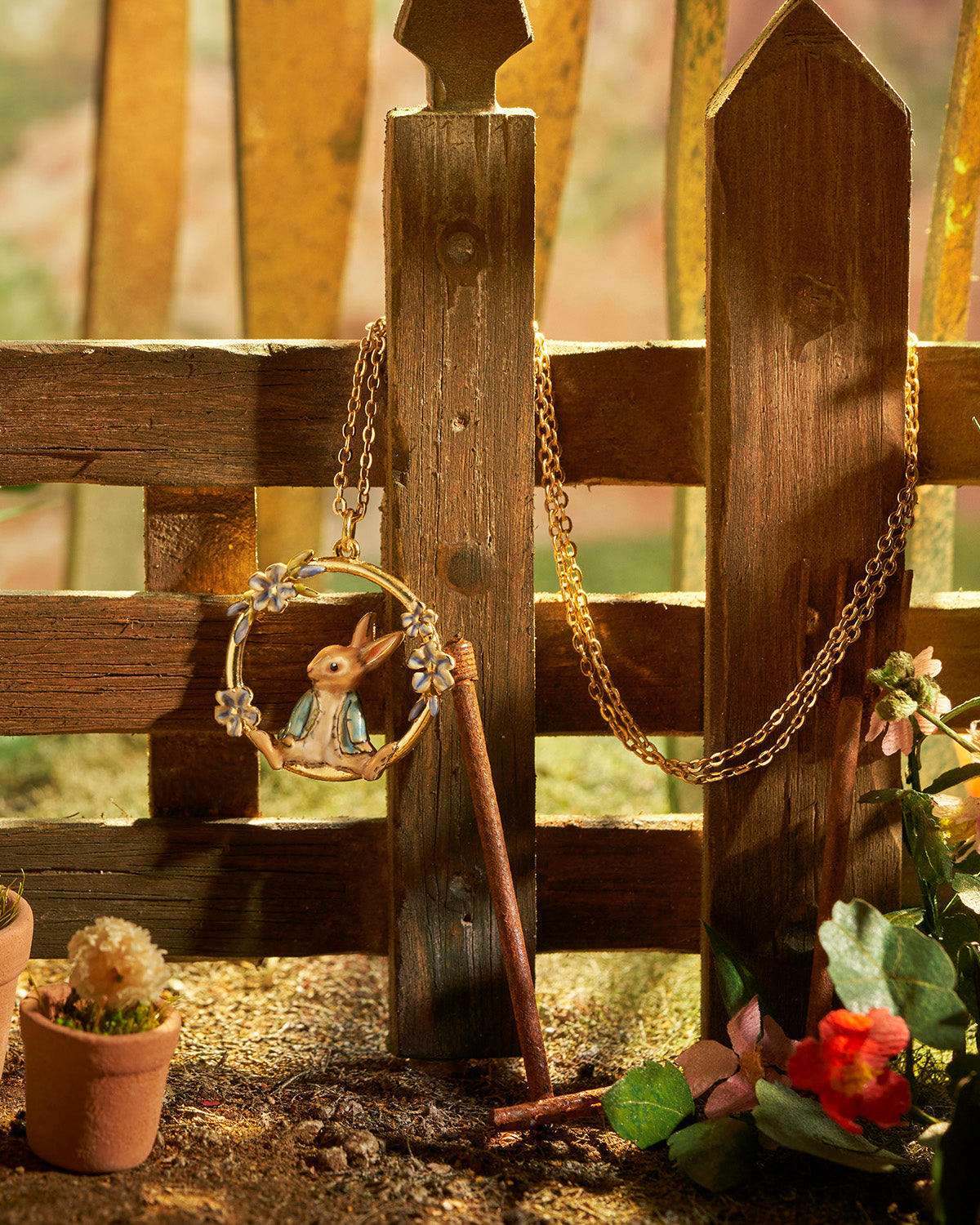 fable-england-peter-rabbit-forget-me-not-halskette-gold image 6
