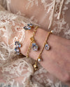 fable-england-gold-pansy-pearl-armreif-perle image 3
