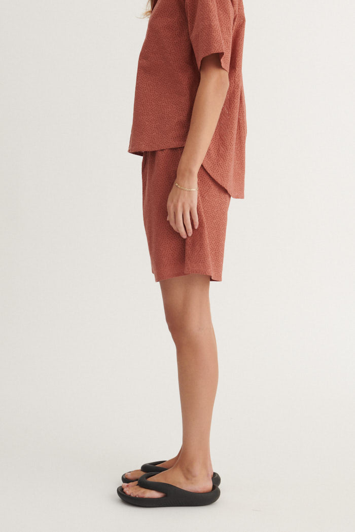 basic-apparel-lotus-shorts-cedar-wood-bio-baumwolle image 2