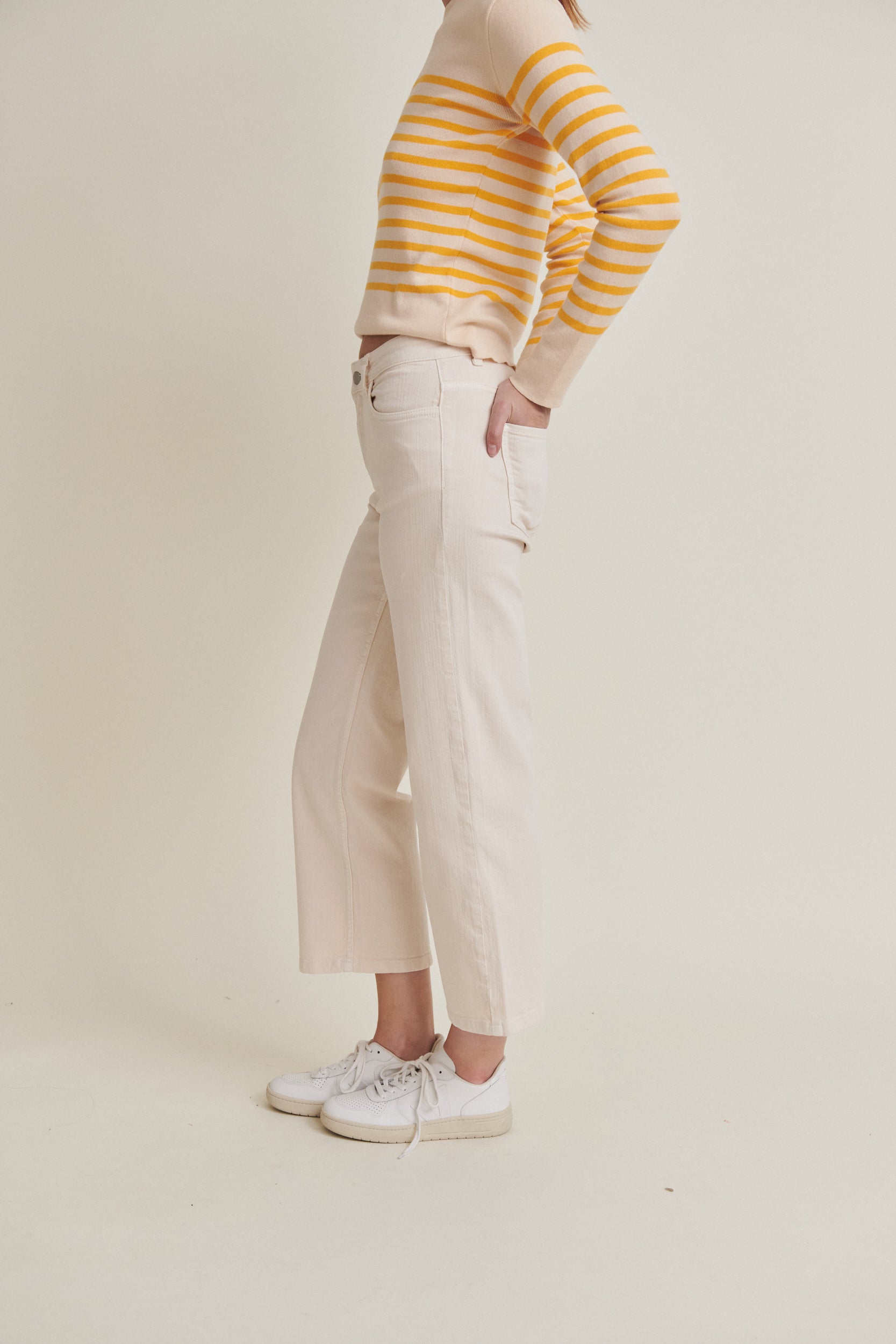 basic-apparel-elisa-cropped-jeans-birch-bio-denim image 4