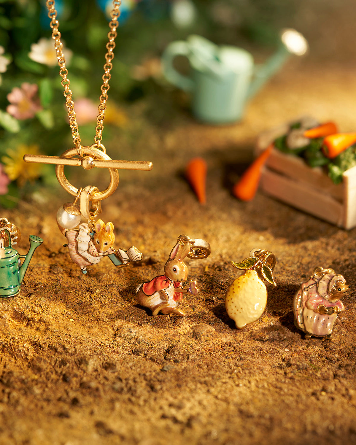 fable-england-peter-rabbit-mrs-tiggy-winkle-charm-gold image 2