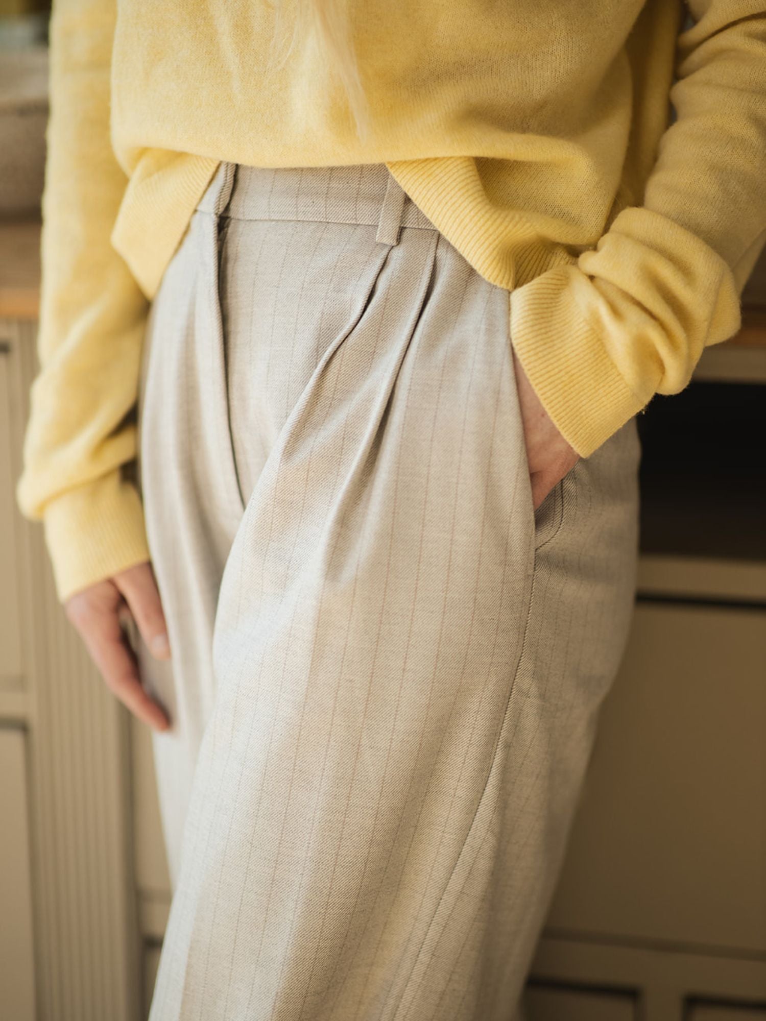 basic-apparel-marjo-pants-stoffhose-chincilla-weites-bein image 6