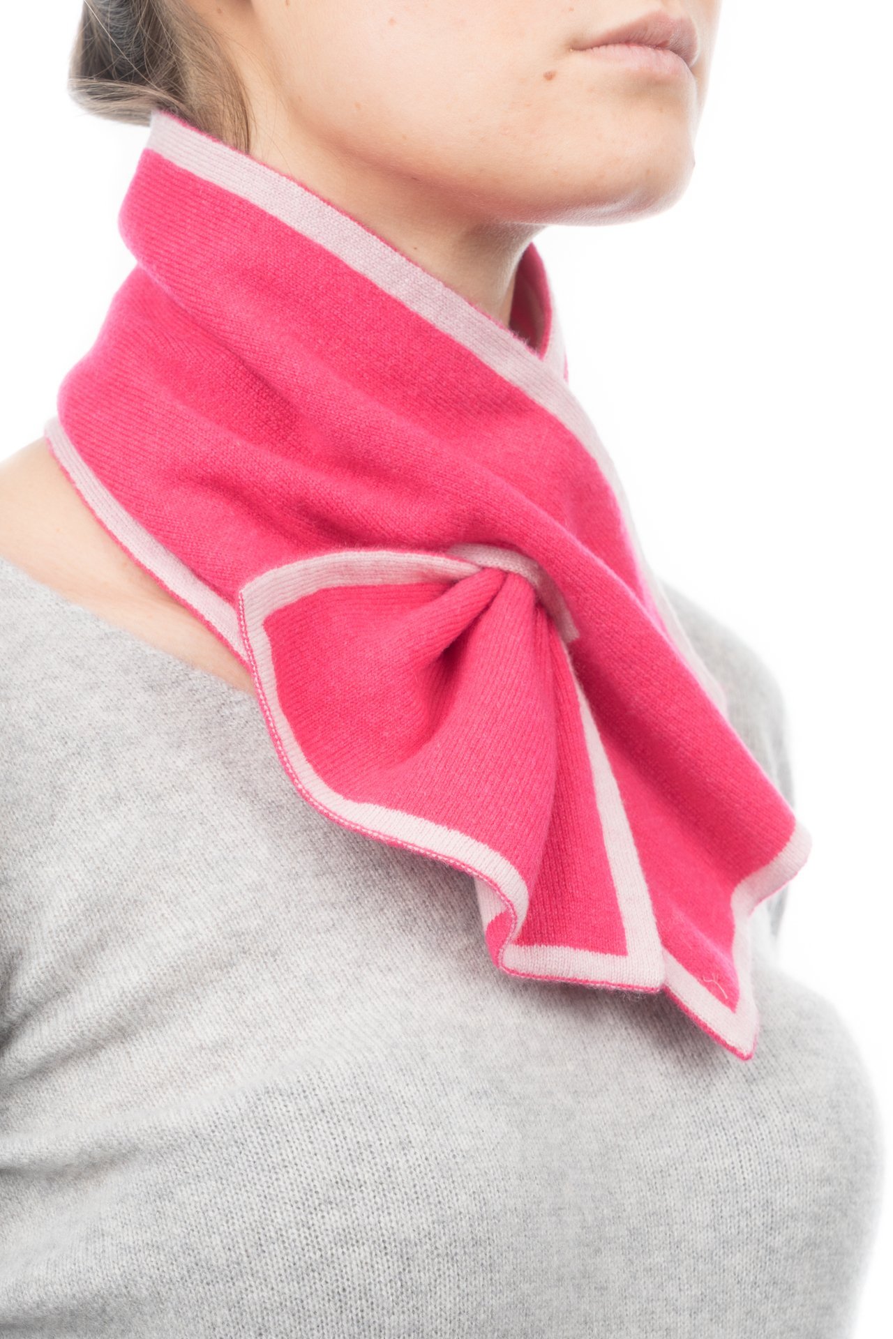dalle-piane-cashmere-scarf-halsw-rmer-100-kaschmir-himmel-creme image 8