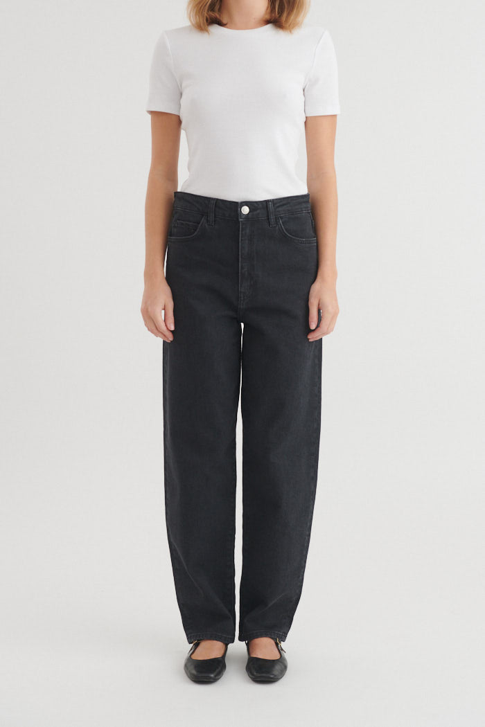 basic-apparel-ea-black-jeans-barrel-jeans-schwarz-bio-baumwolle image 1