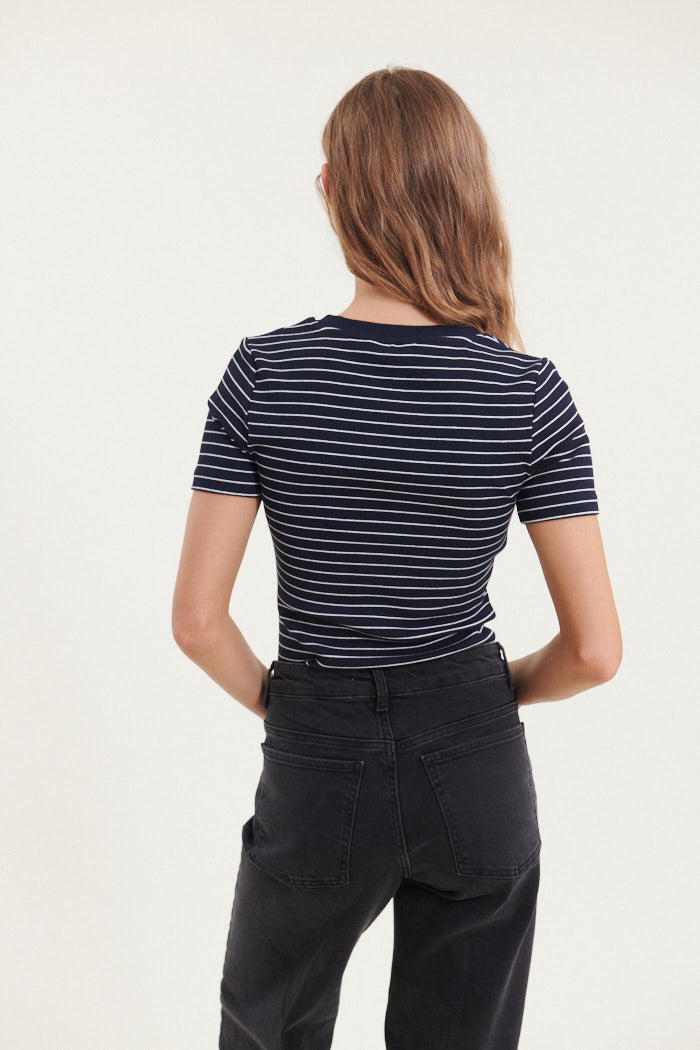 basic-apparel-ludmilla-o-neck-t-shirt-schwarz-bio-baumwolle image 3