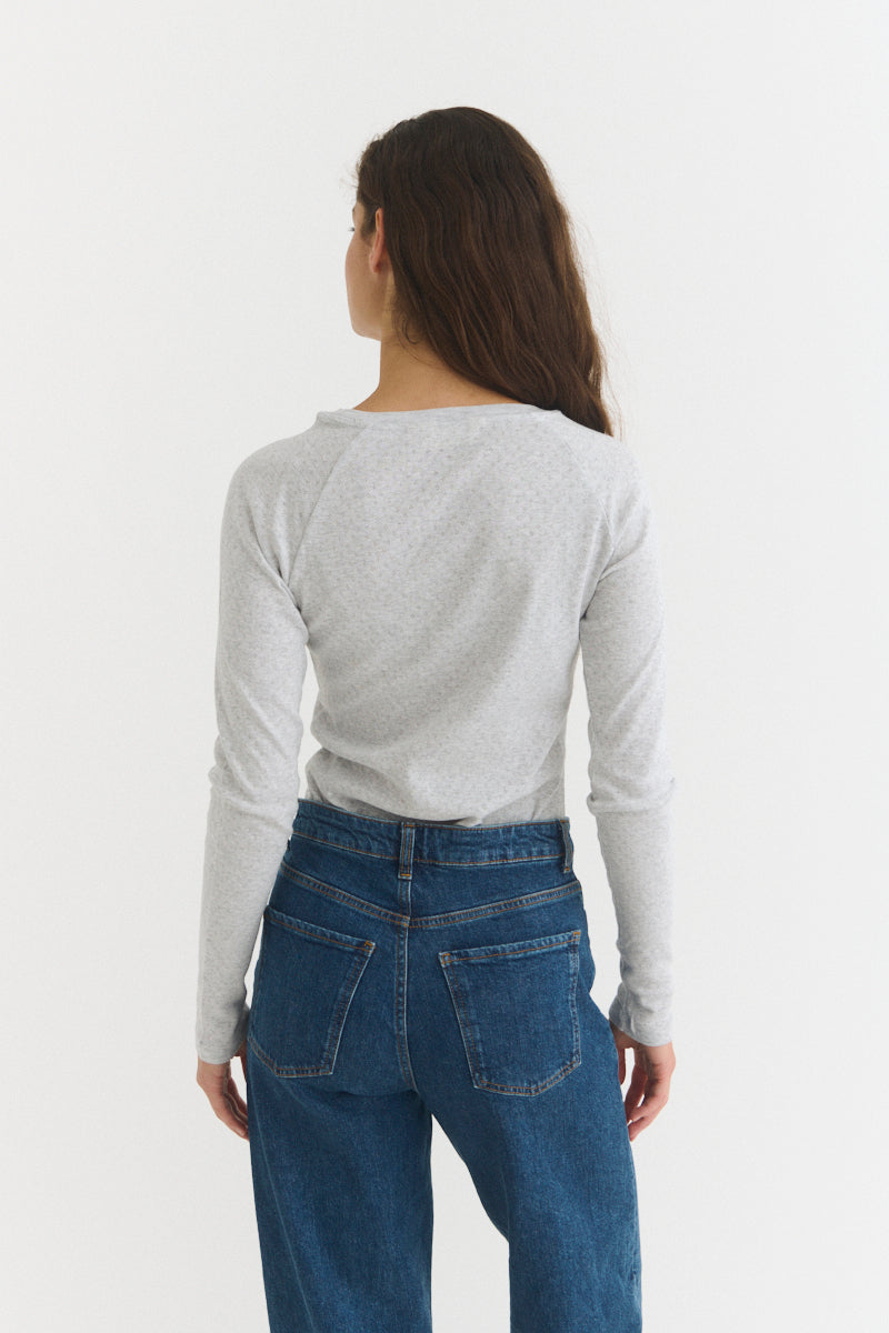 basic-apparel-arense-ls-tee-langarmshirt-hellgrau-bio-baumwolle image 2