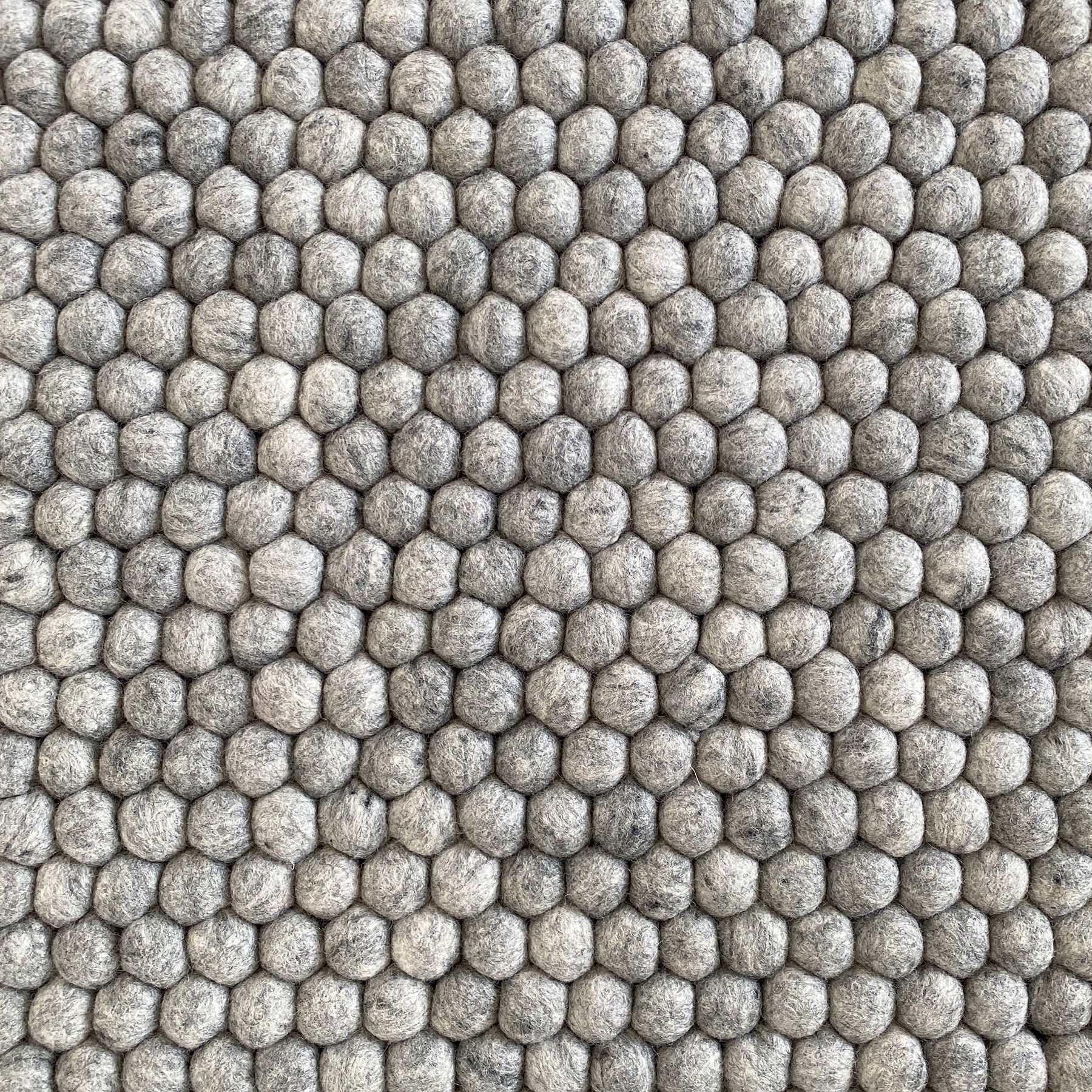 care-by-me-snow-drop-rug-wollteppich-grau-150 image 6