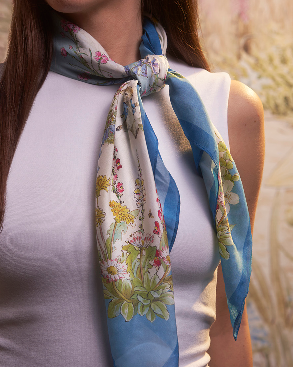 fable-england-peter-rabbit-tuch-quadratisch-blau-seide image 2