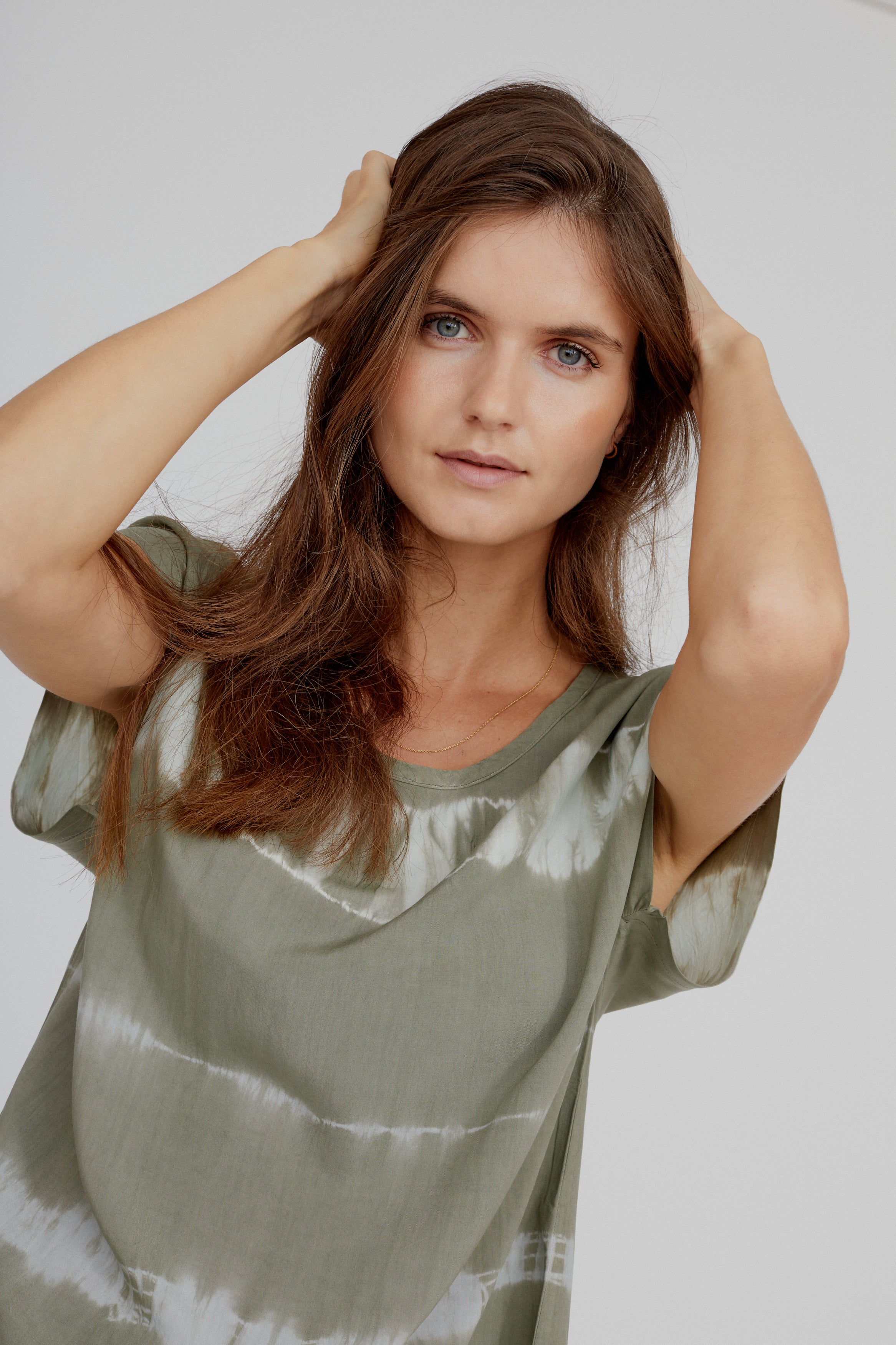 basic-apparel-orchid-tee-t-shirt-tie-dye-vetiver-viskose image 1